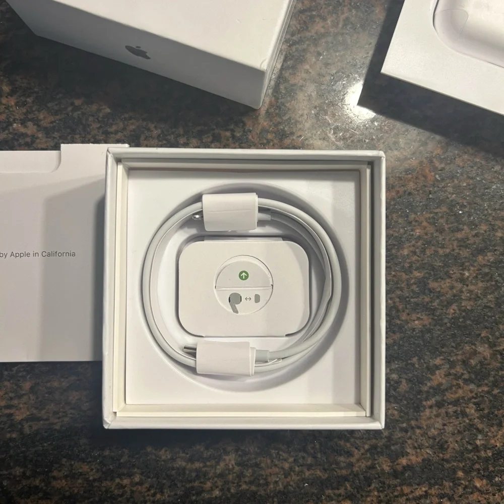 Apple AirPod pros with Charging Cable(usb-c)
